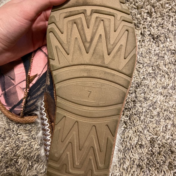 Slippers - Picture 3 of 3